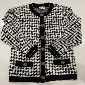 90’s VINTAGE houndstooth button up sweater with original gold buttons!